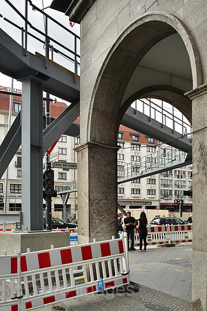 00P120810D049CAROE.JPG