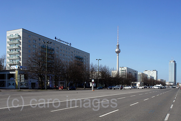 00P120322D019CAROE.JPG