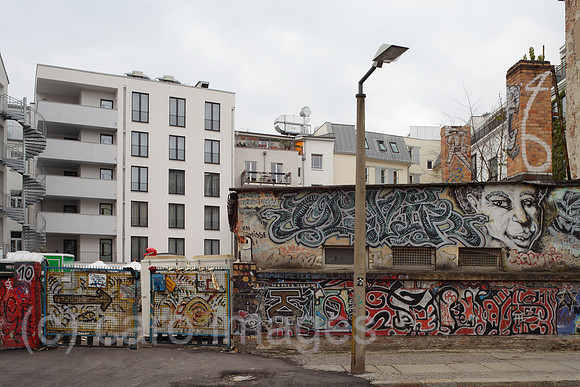 00P120418D014CAROE.JPG