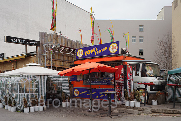 00P120418D016CAROE.JPG