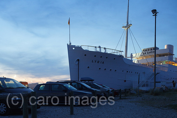 00P120703D097CAROE.JPG