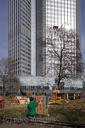 00P120327D058CAROE.JPG