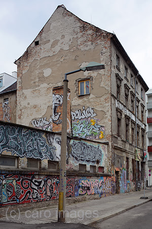 00P120418D011CAROE.JPG