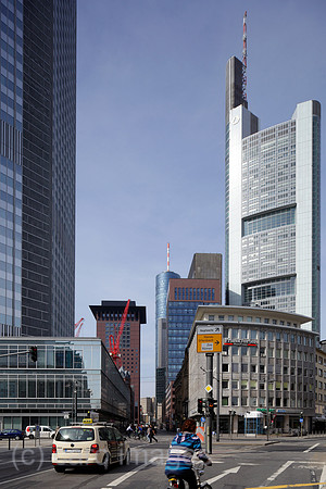 00P120327D047CAROE.JPG