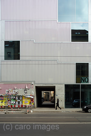 00P120406D120CAROE.JPG