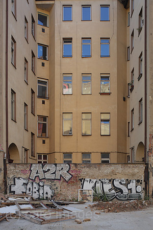 00P120804D484CAROE.JPG