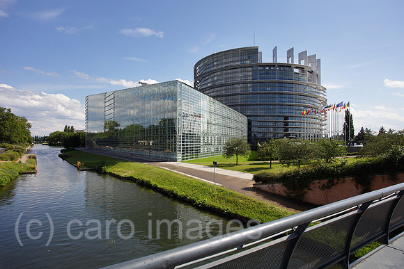 00P120710D341CAROE.JPG