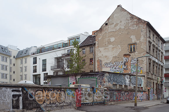 00P120418D010CAROE.JPG