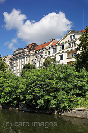 00P120812D056CAROE.JPG