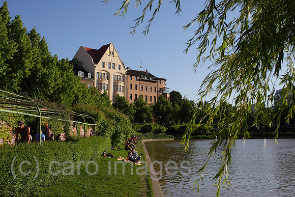 00P120525D104CAROE.JPG