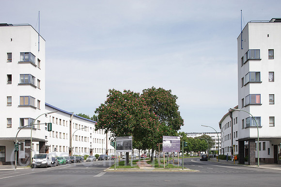 00P120521D058CAROE.JPG