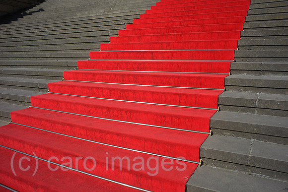 00P120423D069CAROE.JPG