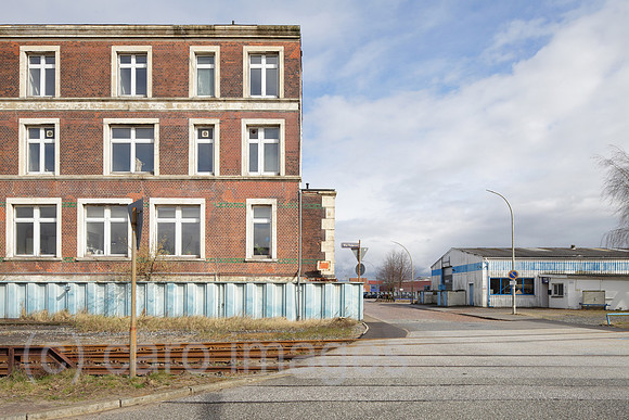 00P120331D111CAROE.JPG