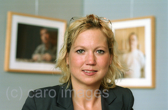 00J027423CARO.JPG