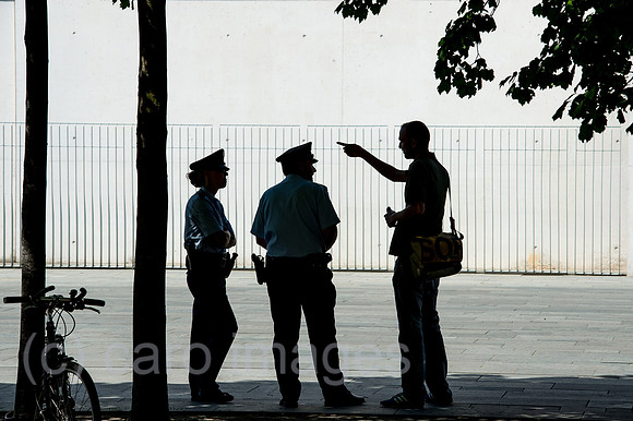 00Y120523D008CAROE.JPG