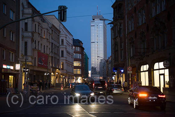 00Y120328D011CAROE.JPG