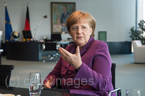 00Y120427D012CAROE.JPG