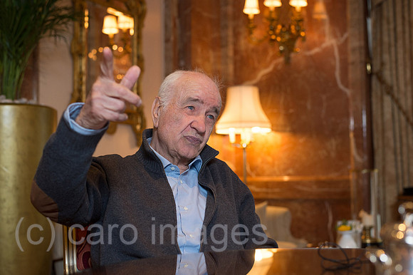 00Y130401D016CAROE.JPG