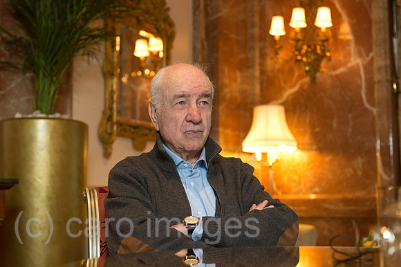 00Y130401D010CAROE.JPG