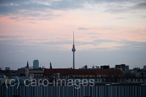 00Y111229D076CAROE.JPG