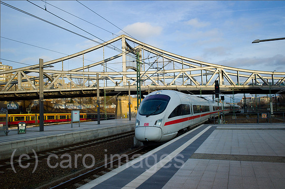 00Y111228D068CAROE.JPG