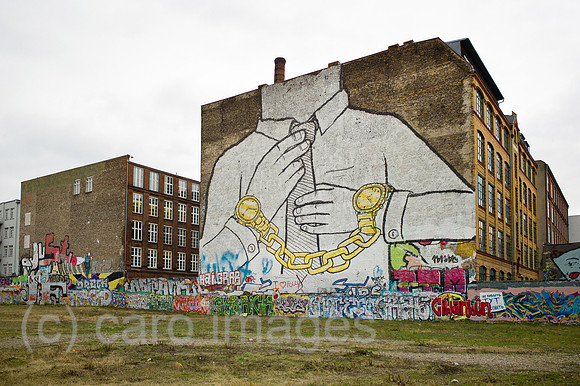 00Y120112D004CAROE.JPG