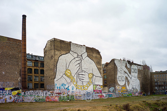 00Y120112D008CAROE.JPG