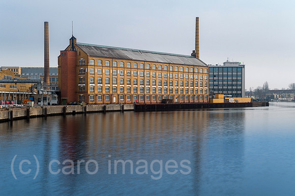 00Y140227D030CAROE.JPG