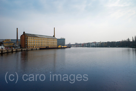00Y140227D031CAROE.JPG