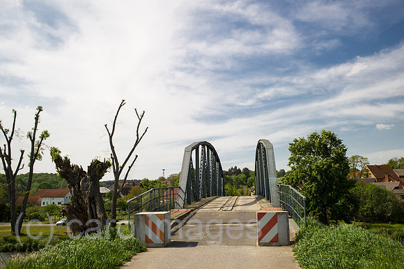 00Y130516D043CAROE.JPG