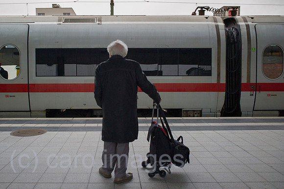 00Y140328D021CAROE.JPG