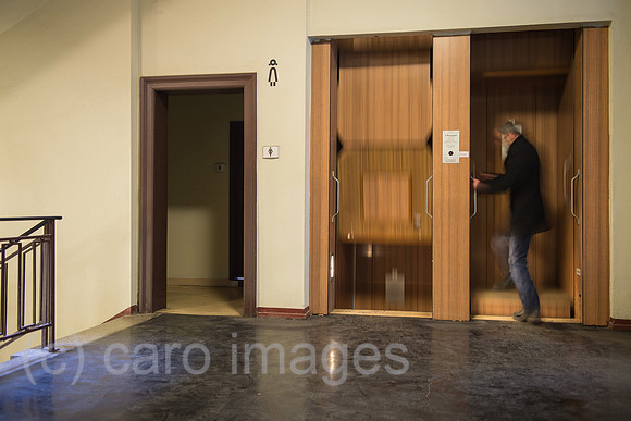 00Y140227D008CAROE.JPG