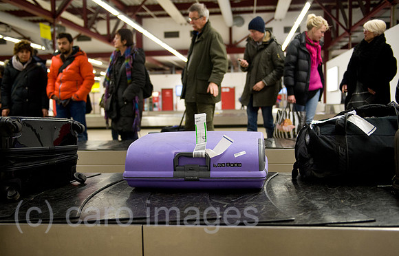 00Y120127D022CAROE.JPG