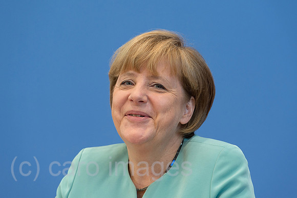 00Y130719D032CAROE.JPG