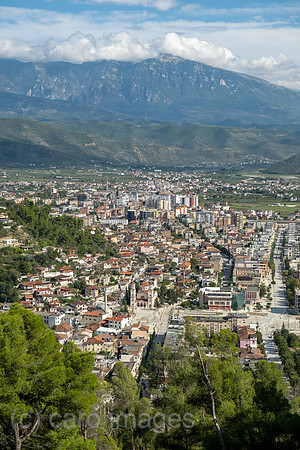 Albanien, Berat - Blick auf die Stadt von der Burg von Berat, als Stadt der tausend Fenster auf der UNESCO-Welterbeliste