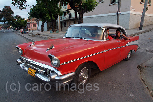 00W061225D014CAROE.JPG