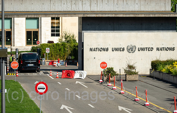 Schweiz, Genf - Buero der Vereinten Nationen in Genf, zweiter Hauptsitz der UN im Palais des Nations, Haupteingang, Kontrollposten Einfahrt fuer Fahrzeuge