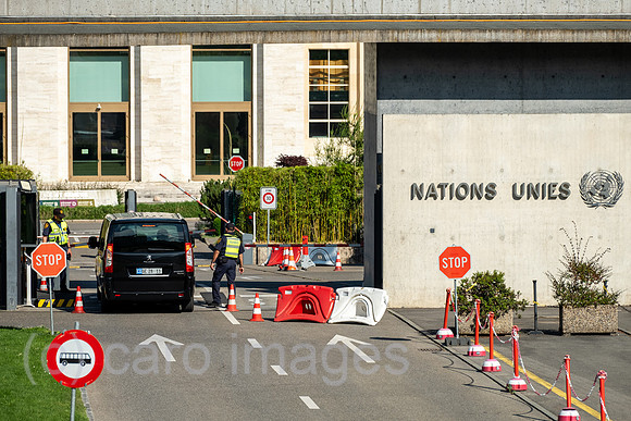 Schweiz, Genf - Buero der Vereinten Nationen in Genf, zweiter Hauptsitz der UN im Palais des Nations, Haupteingang, Kontrollposten Einfahrt fuer Fahrzeuge
