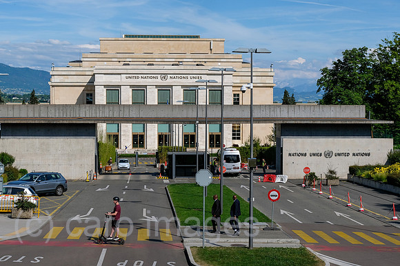 Schweiz, Genf - Buero der Vereinten Nationen in Genf, zweiter Hauptsitz der UN im Palais des Nations, Haupteingang, Kontrollposten Einfahrt fuer Fahrzeuge