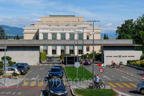 Schweiz, Genf - Buero der Vereinten Nationen in Genf, zweiter Hauptsitz der UN im Palais des Nations, Haupteingang, Kontrollposten Einfahrt fuer Fahrzeuge