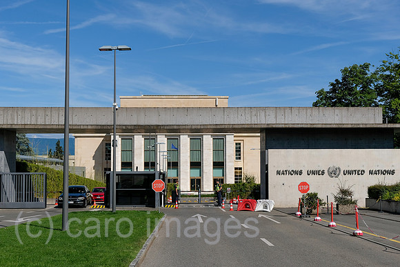 Schweiz, Genf - Buero der Vereinten Nationen in Genf, zweiter Hauptsitz der UN im Palais des Nations, Haupteingang, Kontrollposten Einfahrt fuer Fahrzeuge