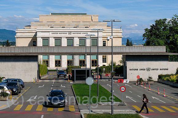 Schweiz, Genf - Buero der Vereinten Nationen in Genf, zweiter Hauptsitz der UN im Palais des Nations, Haupteingang, Kontrollposten Einfahrt fuer Fahrzeuge
