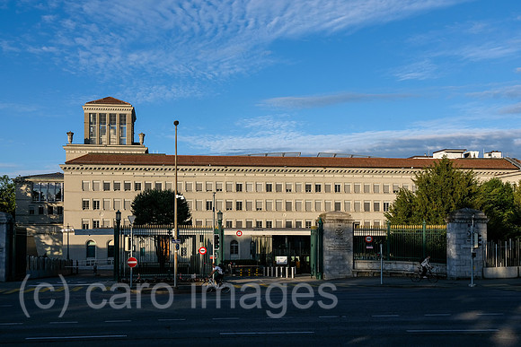Schweiz, Genf - Sitz der WTO (World Trade Organization) im Centre William Rappard, Einfahrt