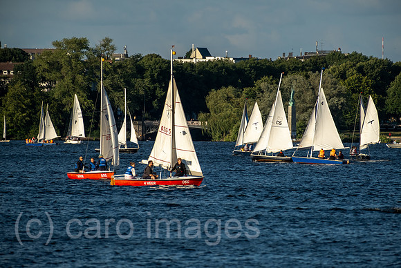 Deutschland, Hamburg - Segelboote auf der Aussenalster