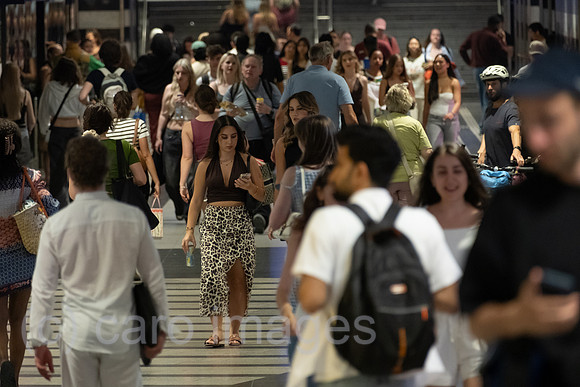 Schweiz, Zuerich - Unterfuehrung mit Zugang zu den Gleisen am Zuerich Hauptbahnhof