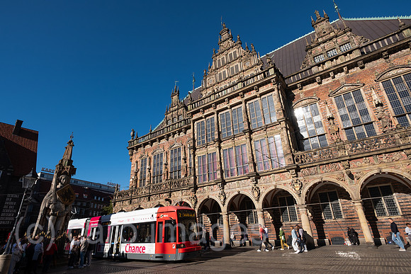Deutschland, Bremen - Das Bremer Rathaus (Backsteingotik) und der Roland am Marktplatz, Wahrzeichen der Hansestadt und UNESCO-Welterbe