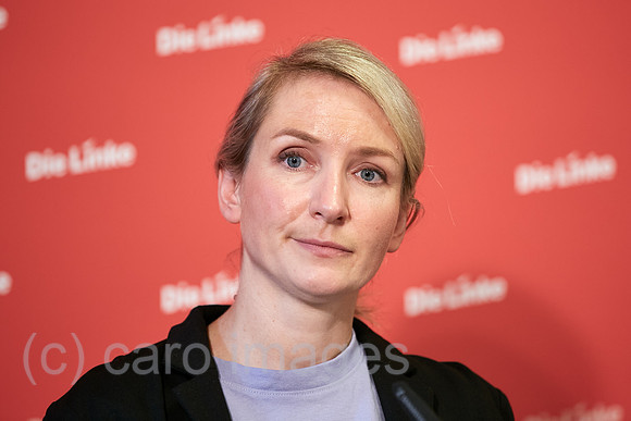 Berlin, Deutschland - Die Parteivorsitzende Ines Schwerdtner von Die LInke bei einer Pressekonferenz in der Parteizentrale.