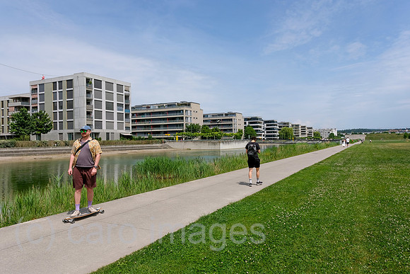 Schweiz, Opfikon - Der Opfikerpark beim modernen Glattpark Wohnquartier an der Peripherie von Zuerich fuer 7000 Einwohner
