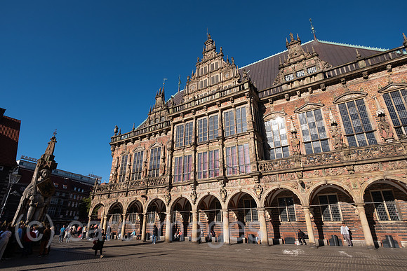 Deutschland, Bremen - Das Bremer Rathaus (Backsteingotik) und der Roland am Marktplatz, Wahrzeichen der Hansestadt und UNESCO-Welterbe