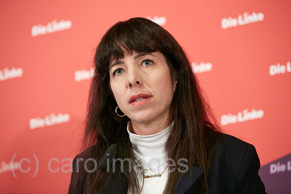 Berlin, Deutschland - Elif Eralp von Die LInke bei einer Pressekonferenz in der Parteizentrale.